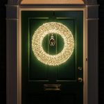 Pre-Lit Christmas Gold Light-Up Wreath 58cm with 3000 Warm White LED Micro-lights